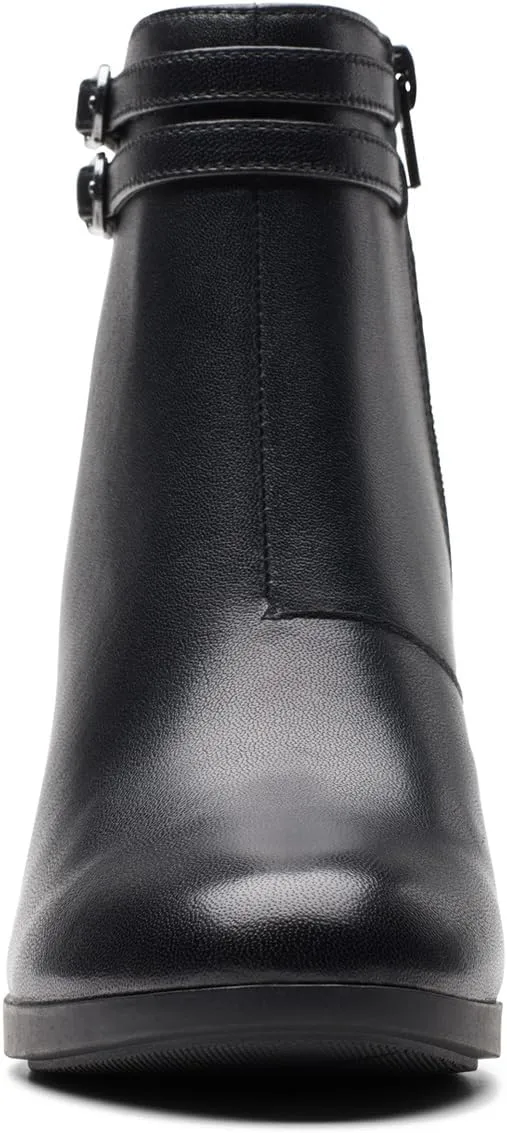 Clarks Women's Bayla Light Fashion Boot