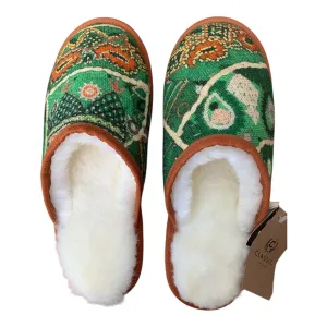 Front Row Large White Slippers