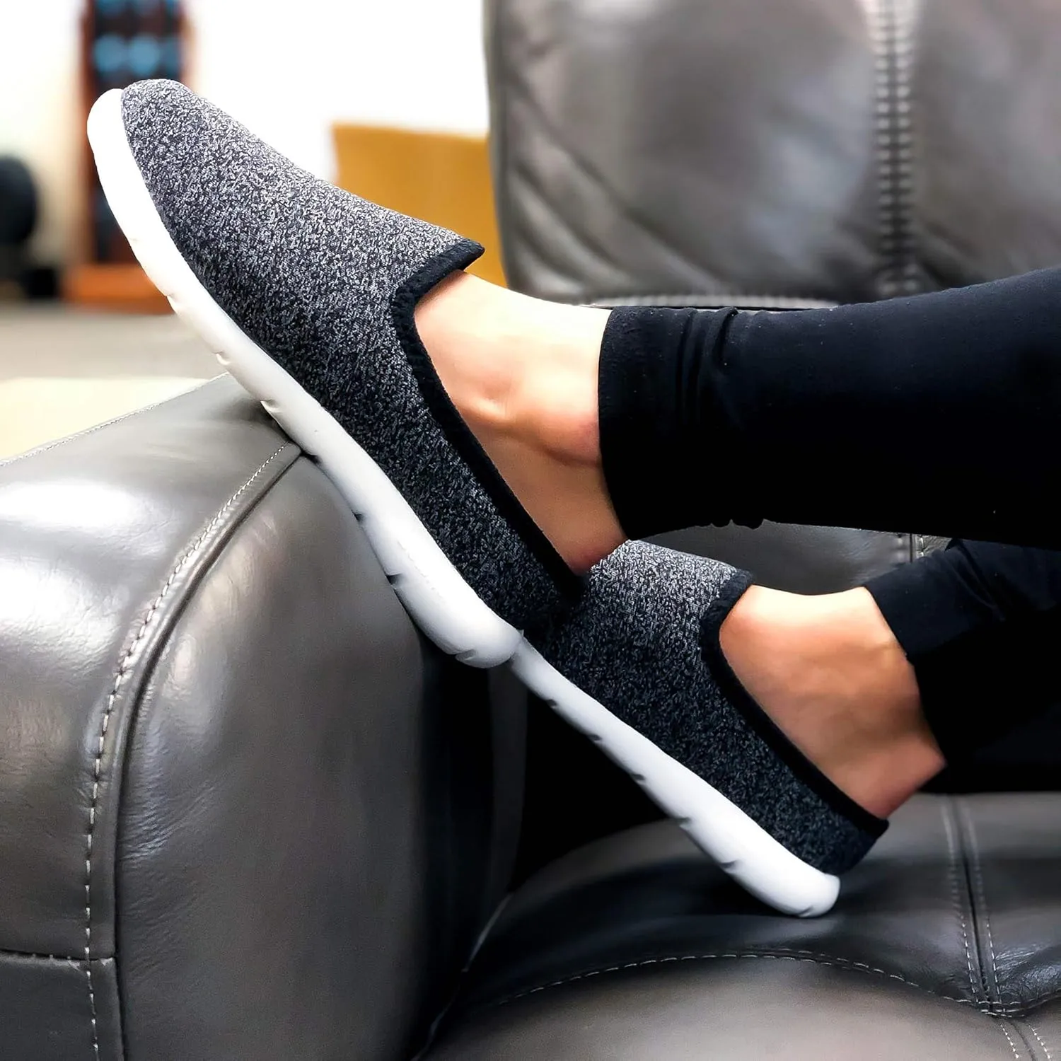 isotoner Zenz Women's Energize Mesh Hoodback Slipper, Slip-On Shoe