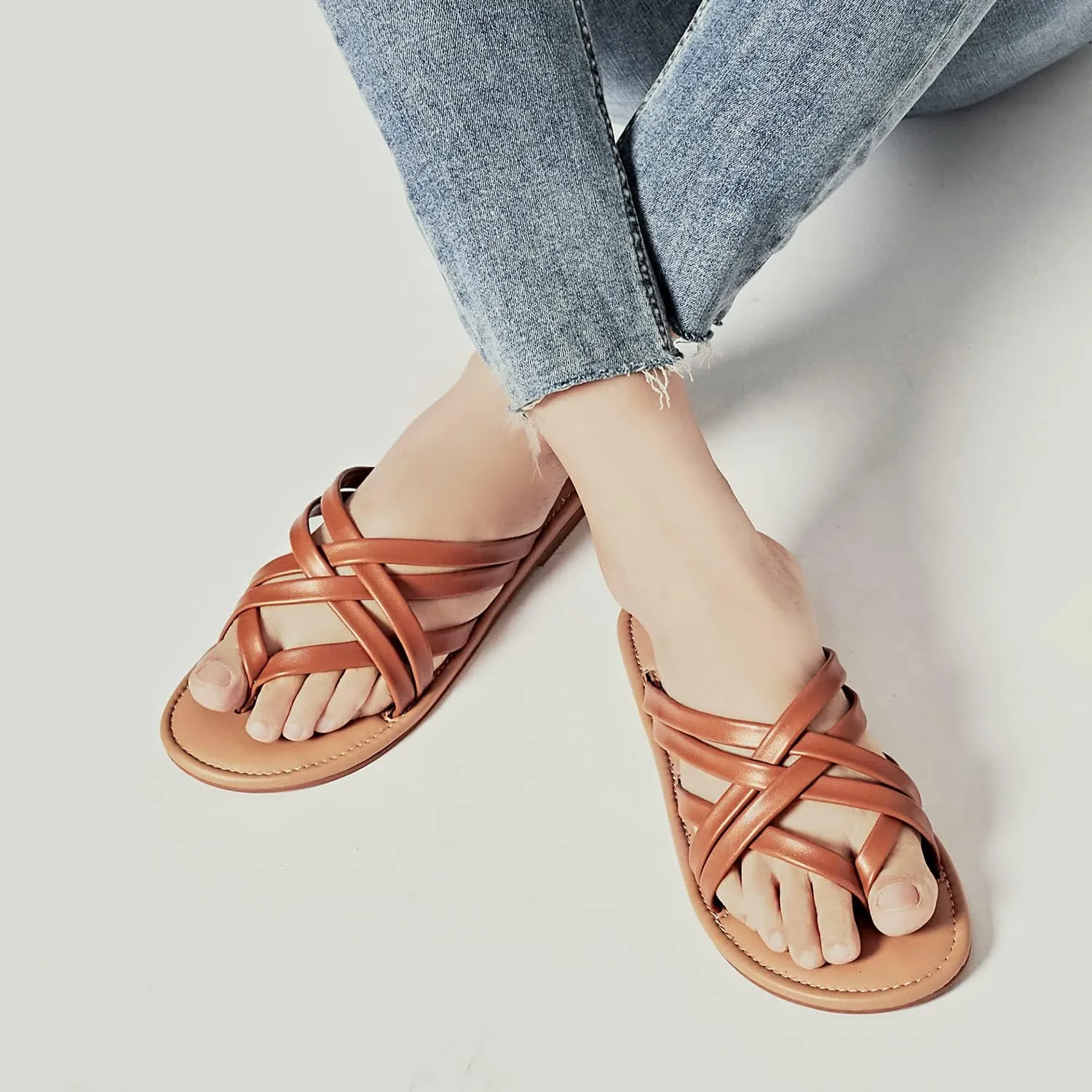 Luoika Women's Wide Width Flat Sandals, Flip Flop Slides Sandal Casual Strapy Sandal Slip on Summer Beach Shoes for Women.