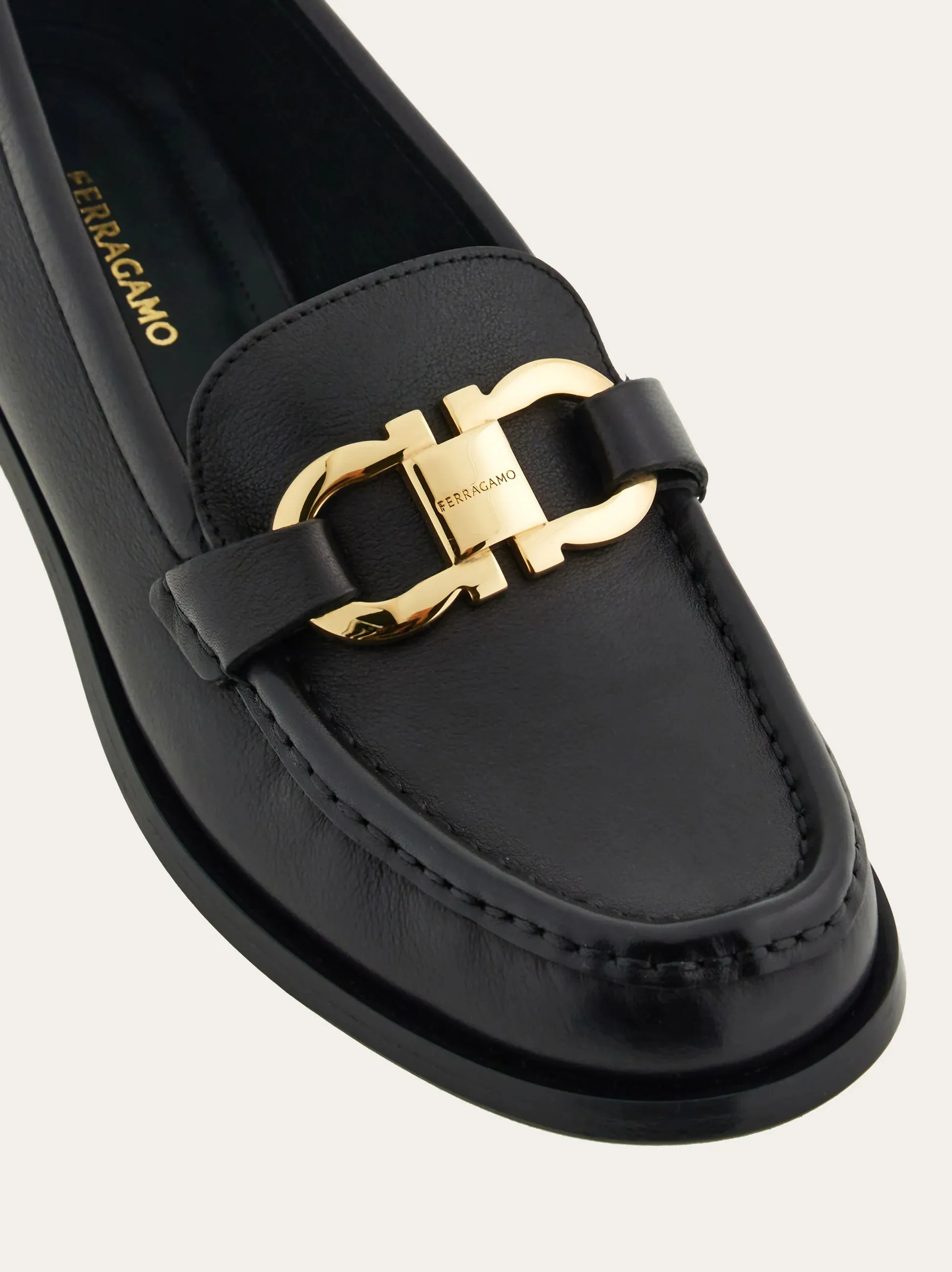 Maryan in Nero