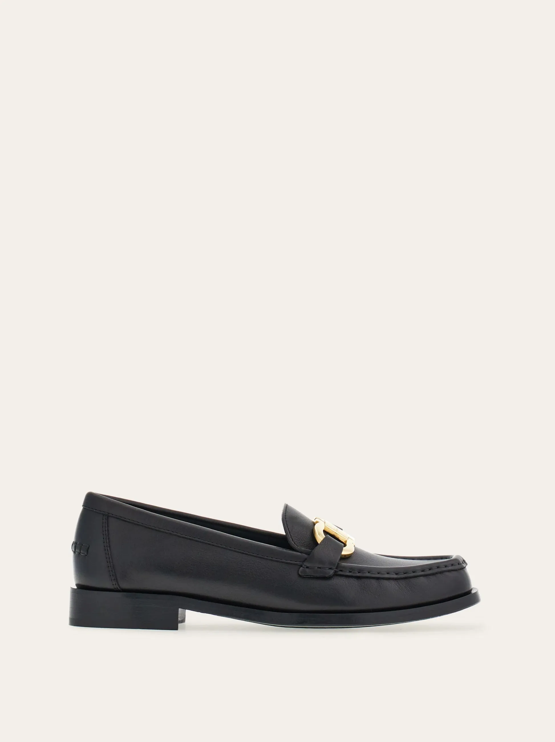 Maryan in Nero