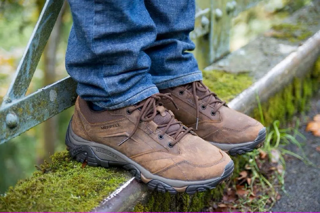 MOAB Adventure 3 Hiking Boot in Earth