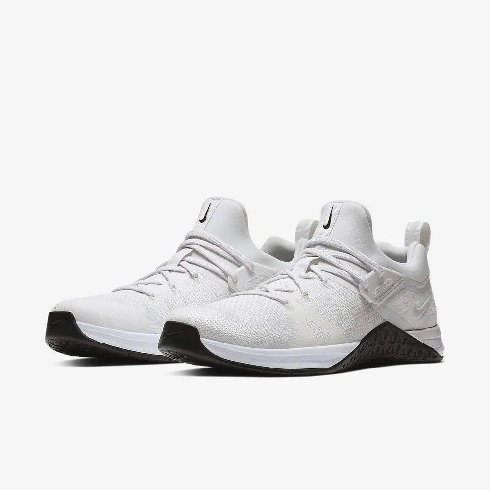 Nike mens Flat