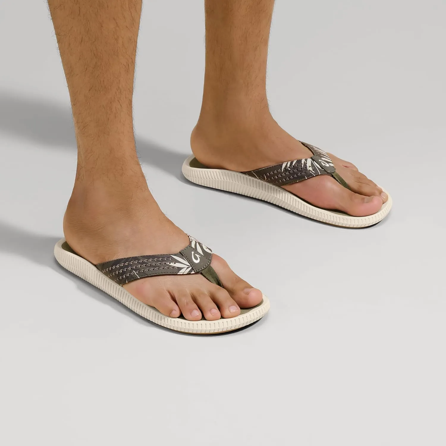 OLUKAI Ulele Men's Beach Sandals, Water Resistant Flip Flops, Arch Support & Comfort Fit, Lightweight & Durable, Enhanced Grip & Traction