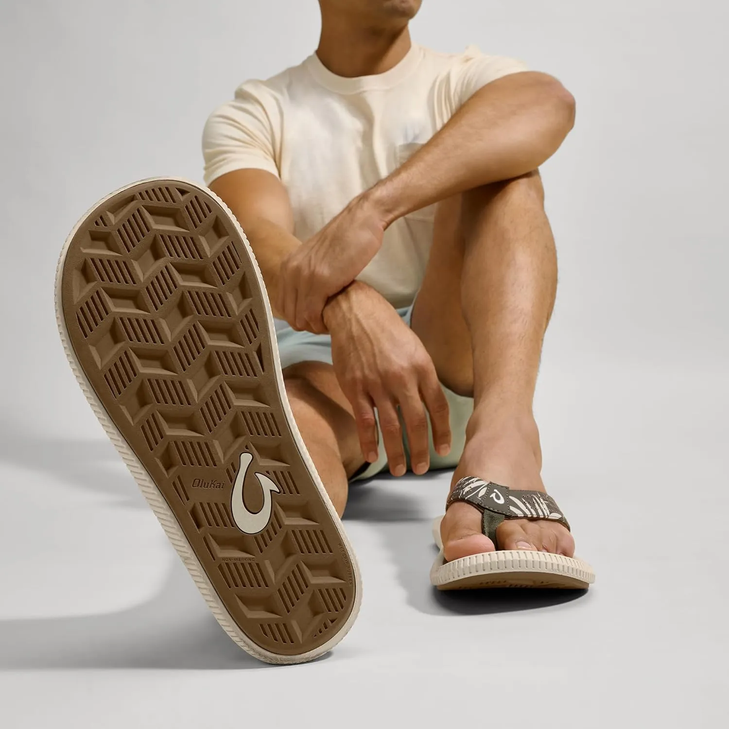 OLUKAI Ulele Men's Beach Sandals, Water Resistant Flip Flops, Arch Support & Comfort Fit, Lightweight & Durable, Enhanced Grip & Traction