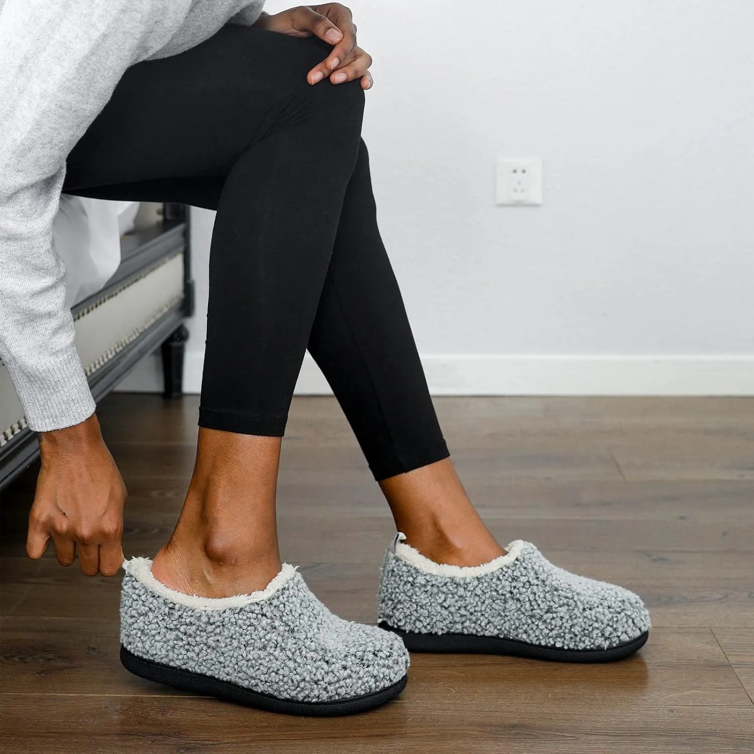 RockDove Women's Nomad Faux Shearling Lined Closed Back Slipper