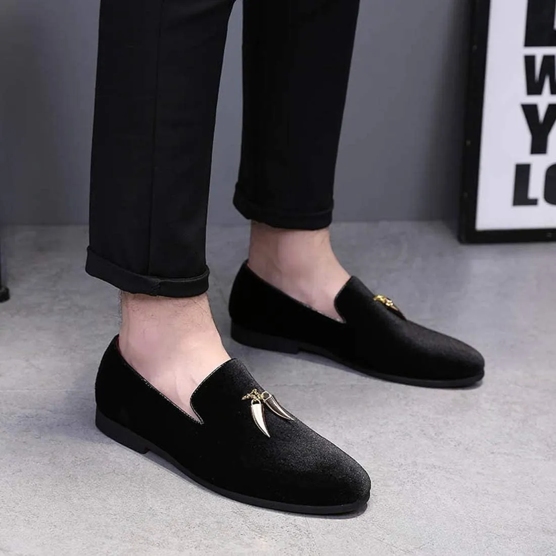Santimon Loafers Shoes Men Fashion Slip on Metal Fringed Round Toe Velvet Smoking Slipper Moccasins Driving Shoes Black Blue Red