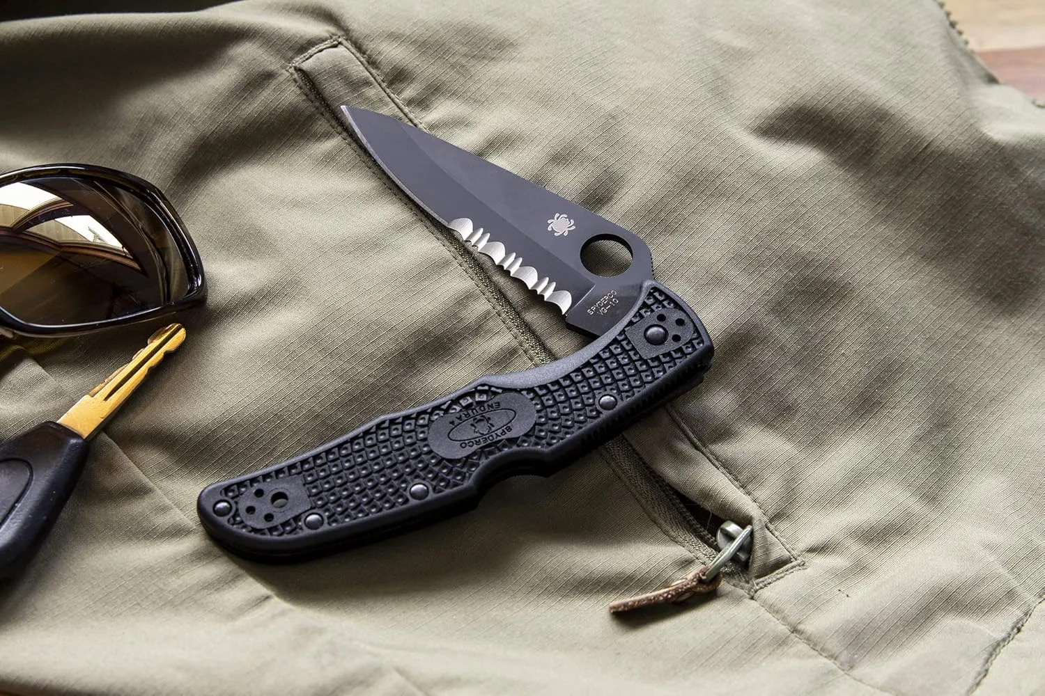 Spyderco Endura 4 Lightweight Signature Knife with 3.80" VG-10 Steel Blade and Zome Green FRN Handle - PlainEdge - C10ZFPGR