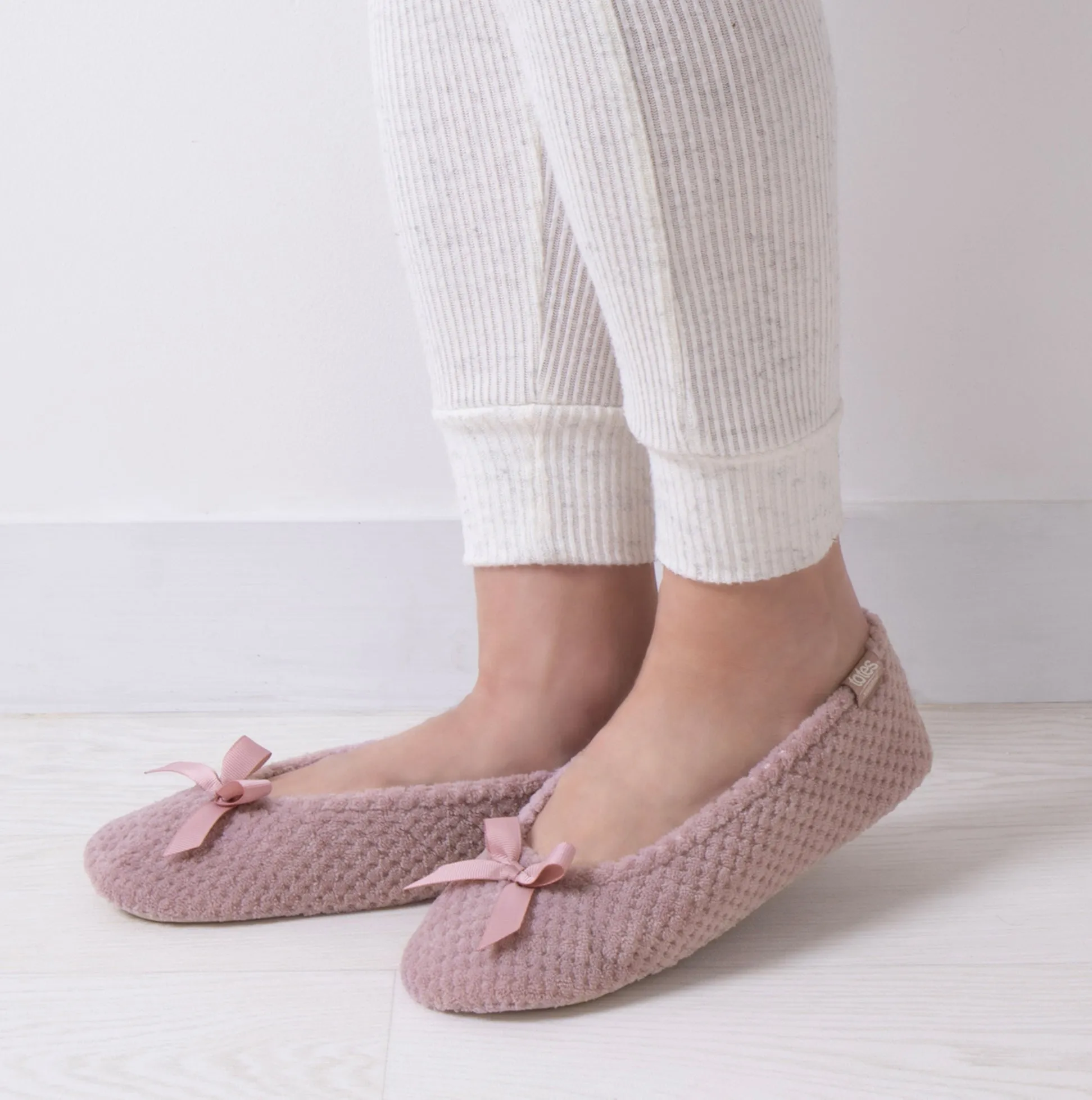 Totes Isotoner POPCORN Ballet Slippers Womens Dusky Pink