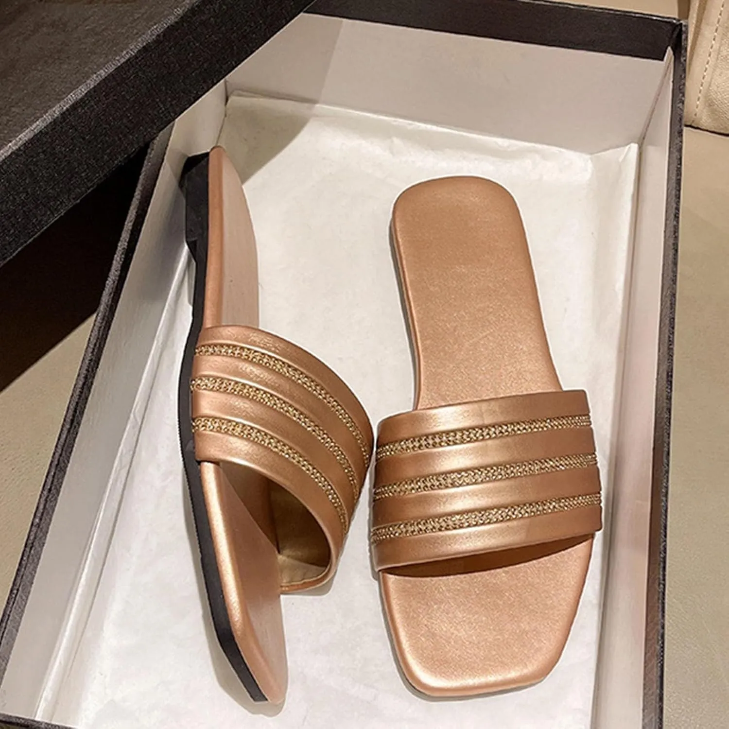 Womens Square Toe Slides Elegant Flat Sandals Comfort Casual Slip on Slippers Summer Vacation Sandal 2025 Trendy