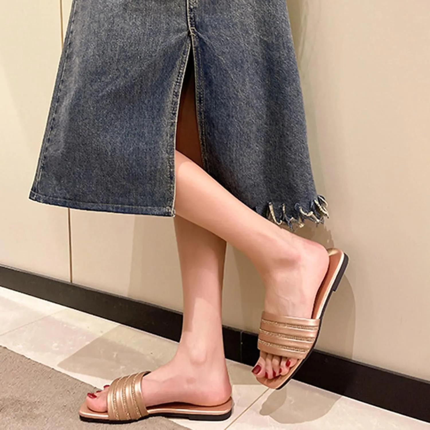 Womens Square Toe Slides Elegant Flat Sandals Comfort Casual Slip on Slippers Summer Vacation Sandal 2025 Trendy